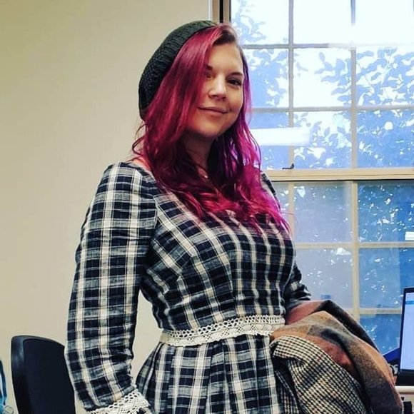 Meet your Posher, Elaine - Picture 2 of 2